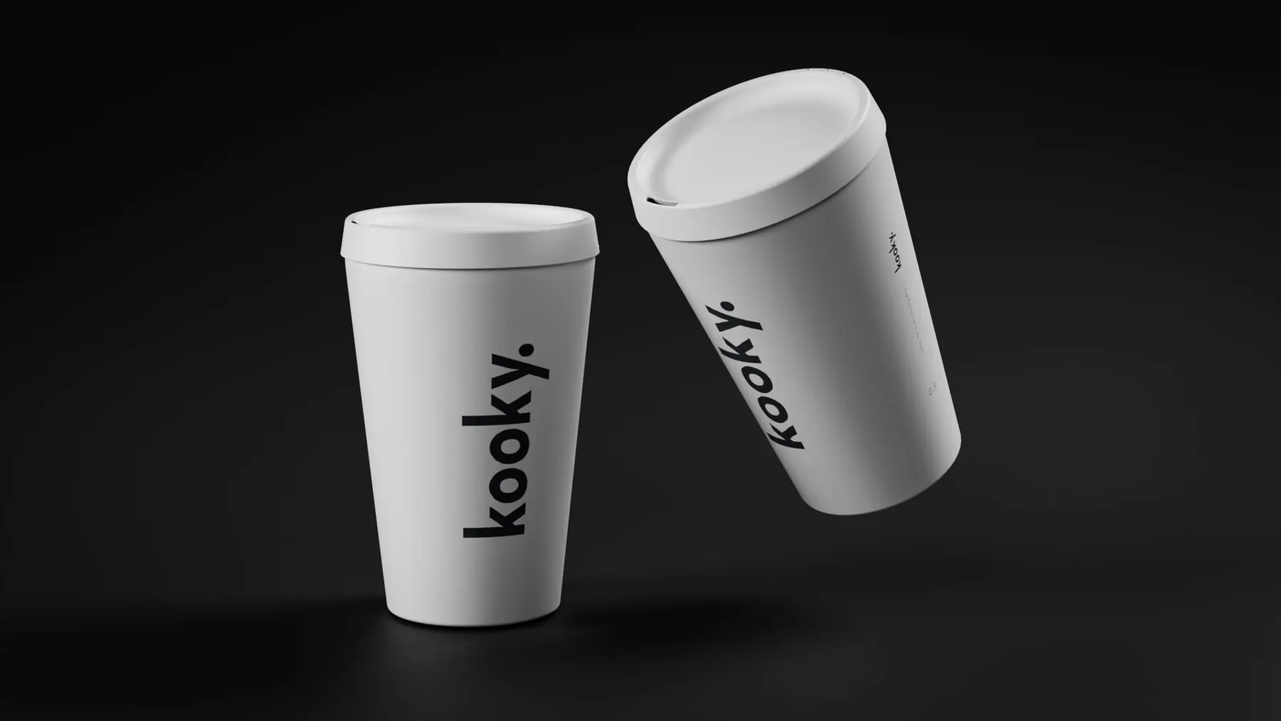 kooky Mehrwegbecher in Weiss auf dunklem Hintergrund